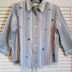 🩵Alfred Dunner Blue and White Striped Floral 3/4 Sleeve Blouse (8P)🩵